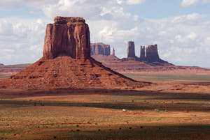 monument valley<br>NIKON D200, 85 mm, 100 ISO,  1/320 sec,  f : 8 , Distance :  m
